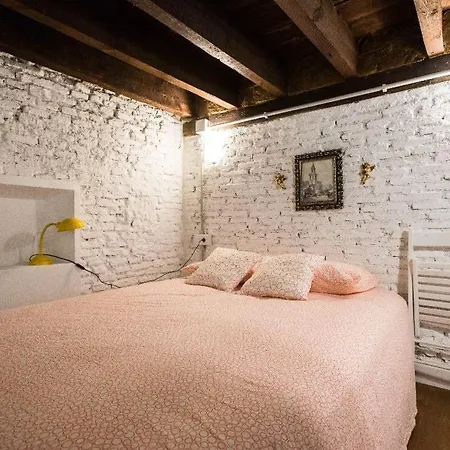Airbhouse Private & Homestay szállás *