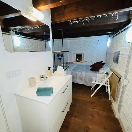 Airbhouse Private & Privatunterkunft Sevilla