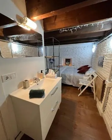 Airbhouse Private & *