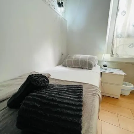 Airbhouse Private & * Sevilla
