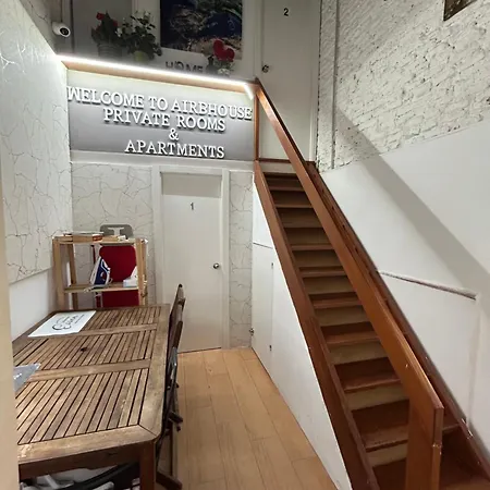 Airbhouse Private & Homestay szállás